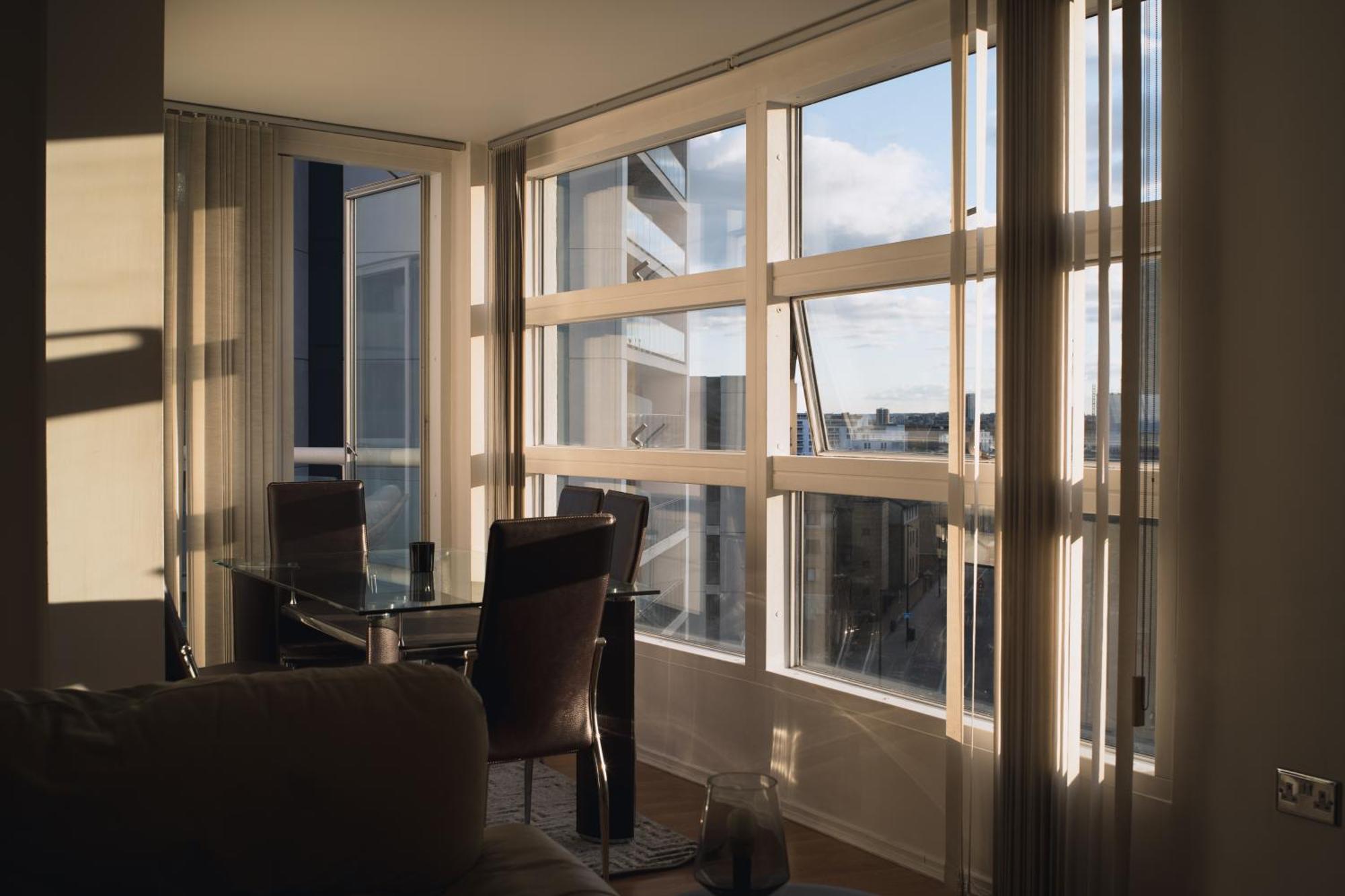 Luxury 2 Bedroom Penthouse With Thrilling Waterfront And Views, Canary Wharf * Londra