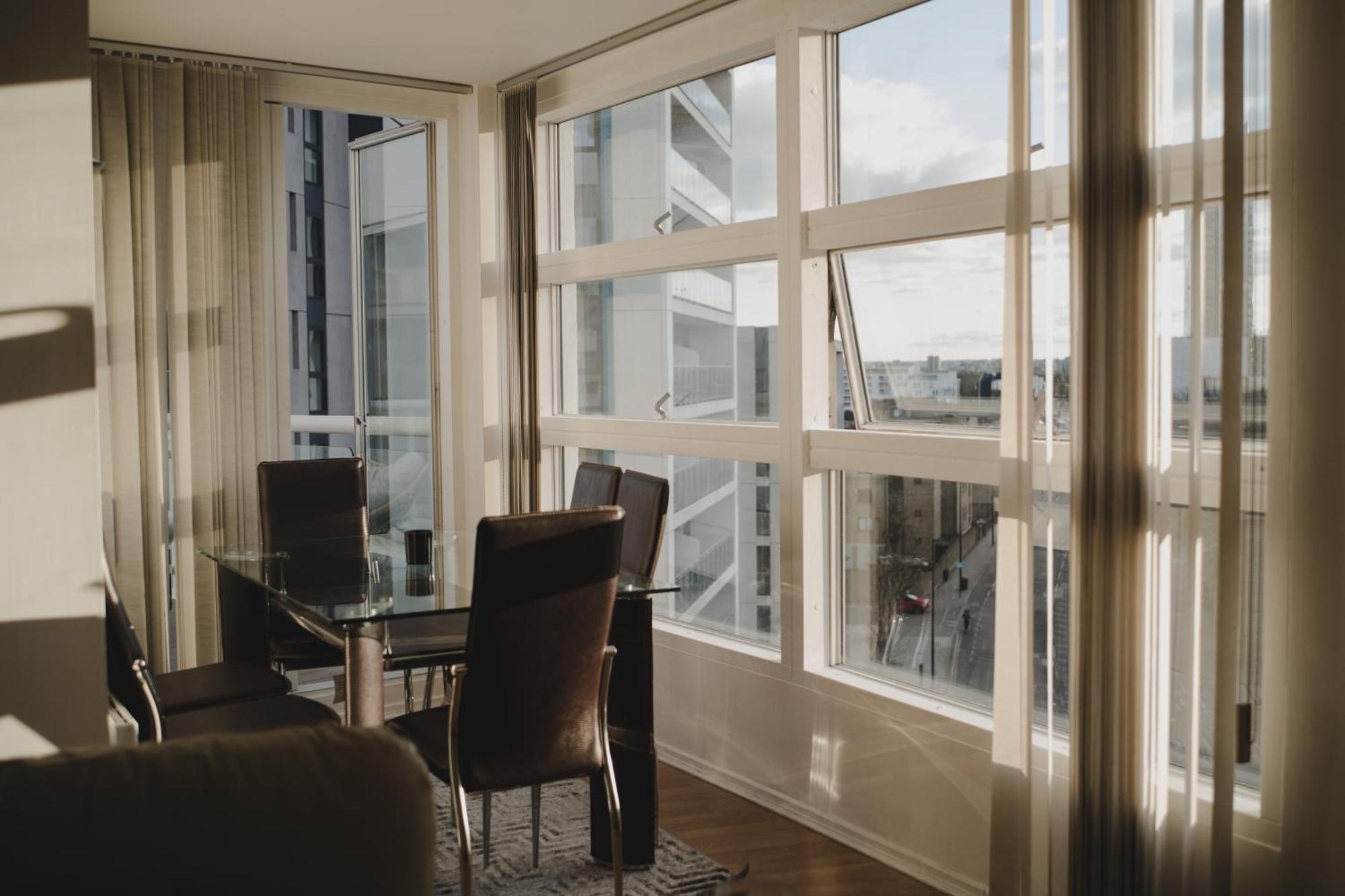 Luxury 2 Bedroom Penthouse With Thrilling Waterfront And Views, Canary Wharf * Londra