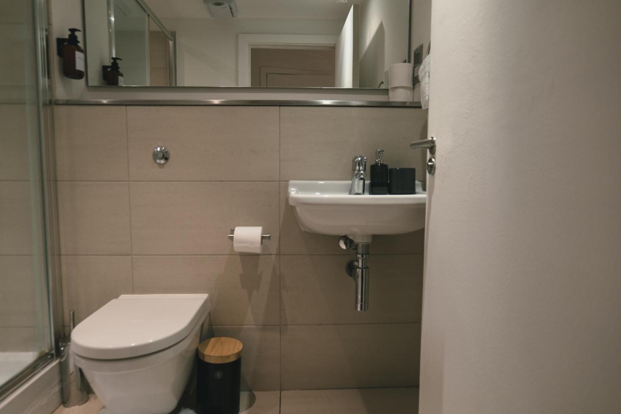 Luxury 2 Bedroom Penthouse With Thrilling Waterfront And Views, Canary Wharf Appartamento Londra