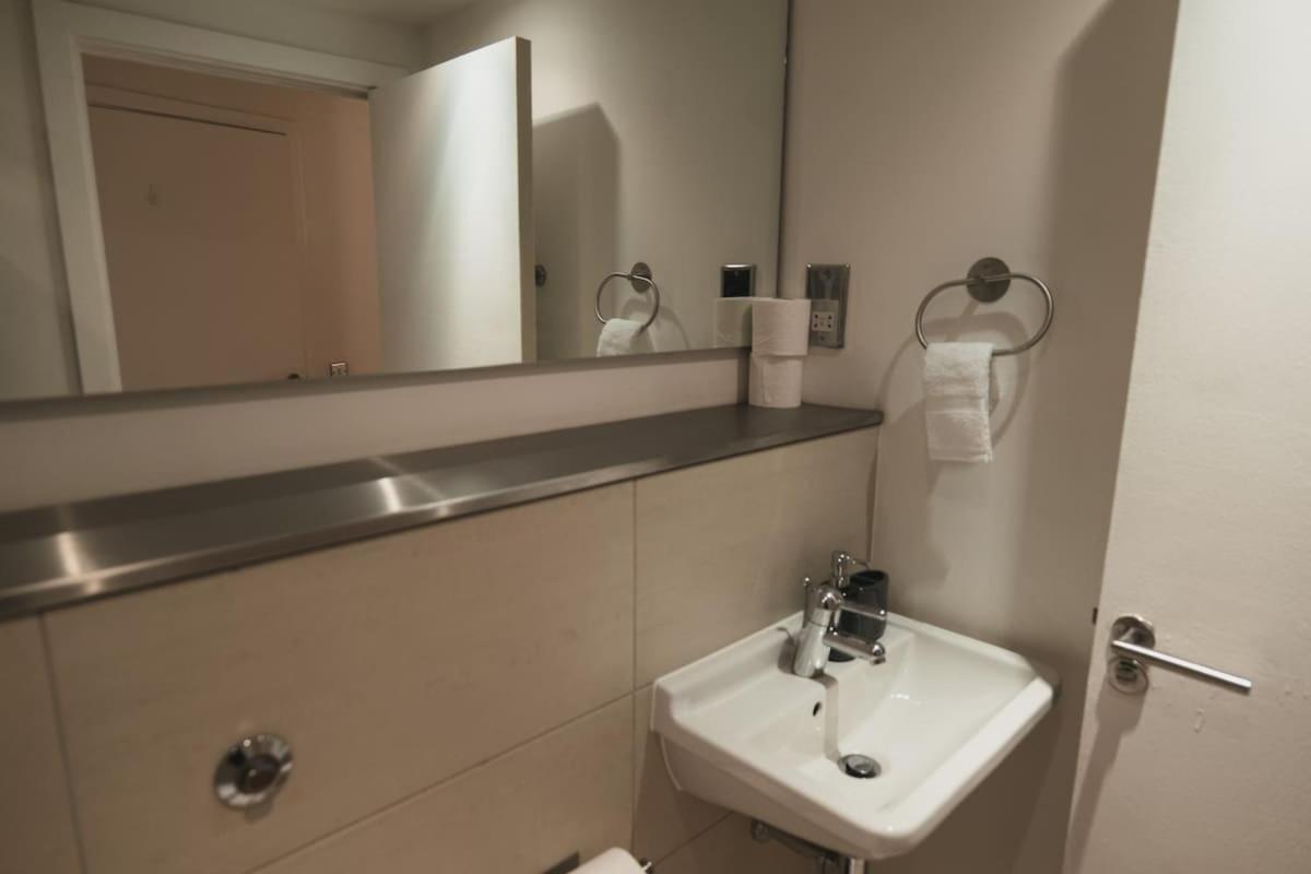 Luxury 2 Bedroom Penthouse With Thrilling Waterfront And Views, Canary Wharf Appartamento Londra