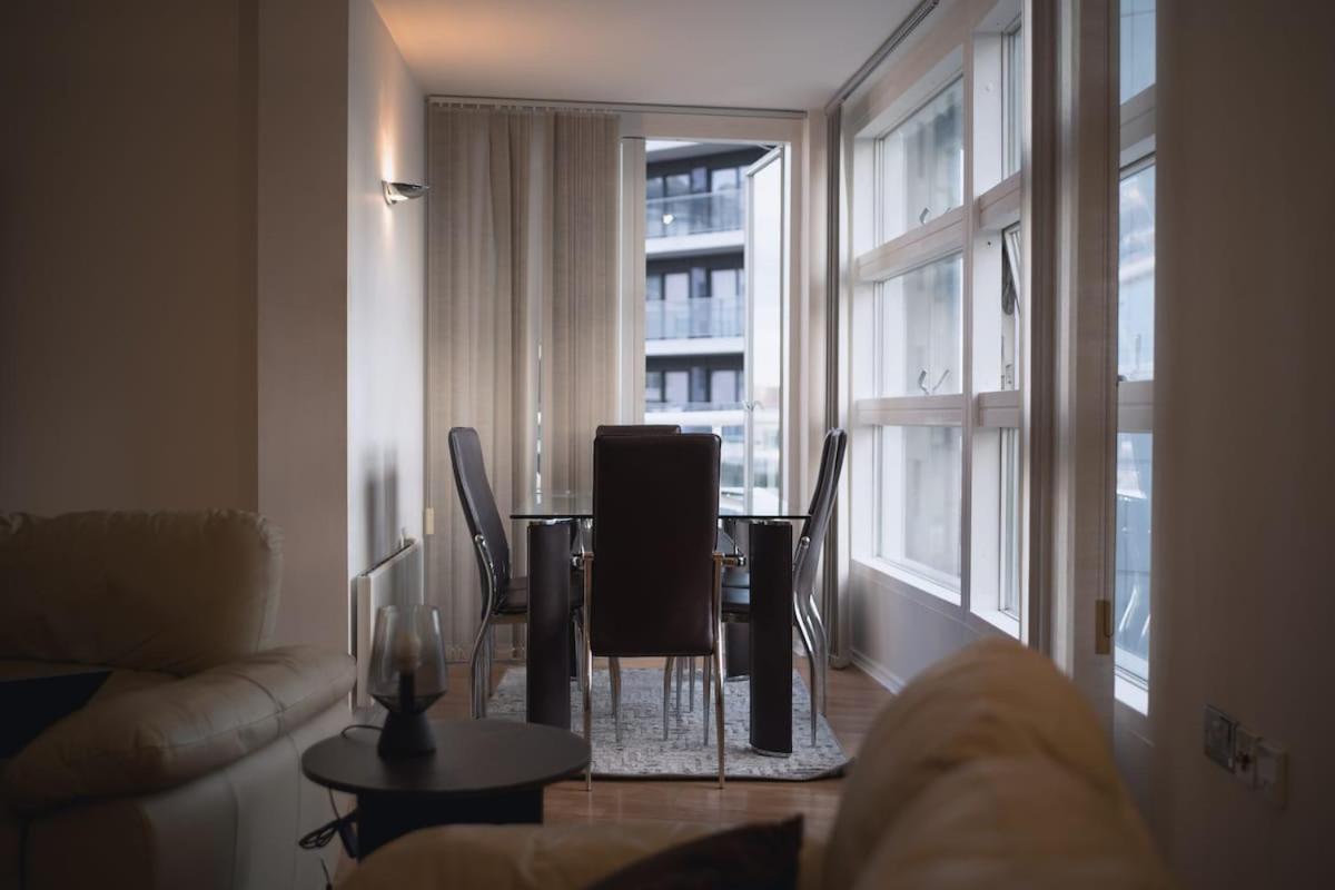 Luxury 2 Bedroom Penthouse With Thrilling Waterfront And Views, Canary Wharf Appartamento Londra